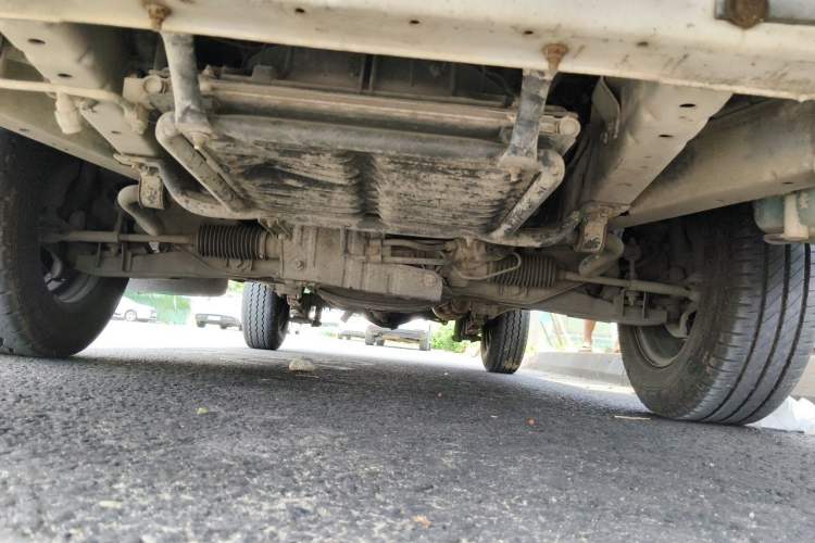 Used Jinbei Hiace 2011 2.0L Fifth-Generation Kuaiyunwang Standard Version 4G21B Chassis Front