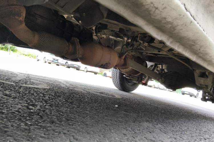 Used Jinbei Hiace 2011 2.0L Fifth-Generation Kuaiyunwang Standard Version 4G21B Chassis Front Left