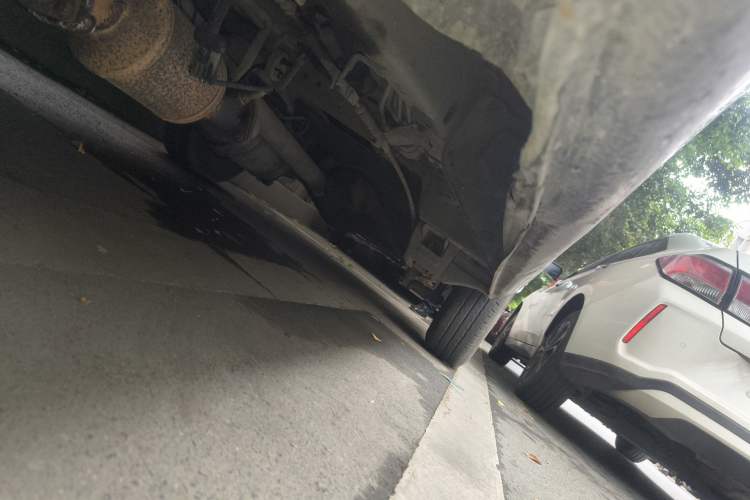 Used Jinbei Hiace 2011 2.0L 5th Generation Power King Classic 4G20D4B Chassis Front Left
