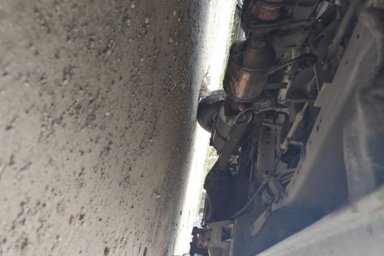 Used Jinbei Hiace 2011 2.0L Fifth-Generation Express Luxury V19 Chassis Front Left