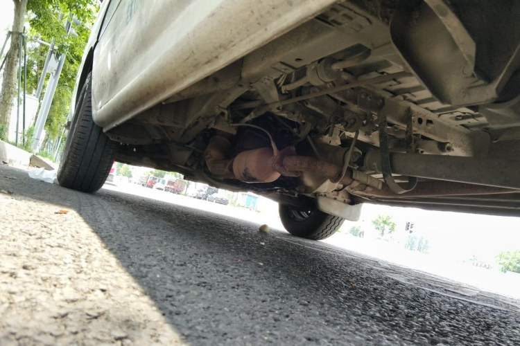 Used Jinbei Hiace 2011 2.0L Fifth-Generation Kuaiyunwang Standard Version 4G21B Chassis Rear Left