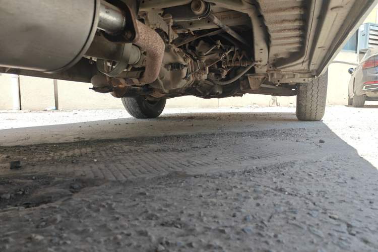 Used Jinbei Hiace 2011 2.0L Fifth-Generation Express Luxury V19 Chassis Rear Right
