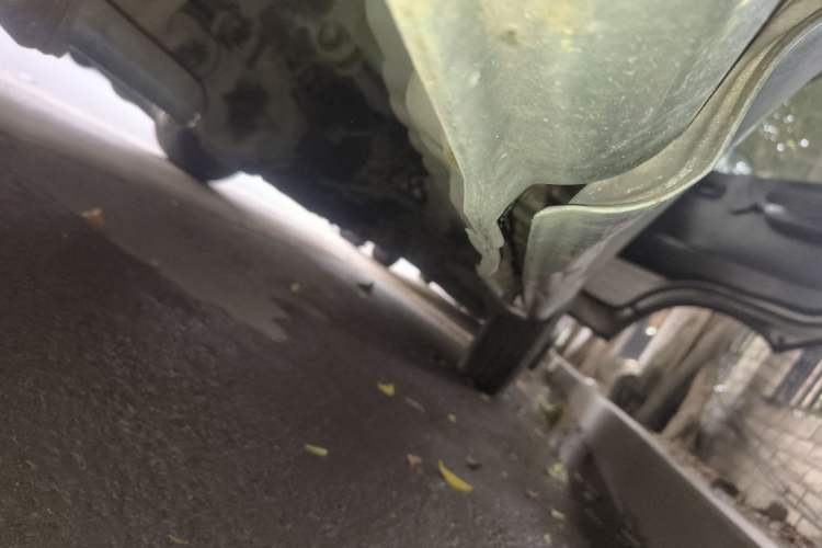 Used Jinbei Hiace 2011 2.0L 5th Generation Power King Classic 4G20D4B Chassis Rear Right