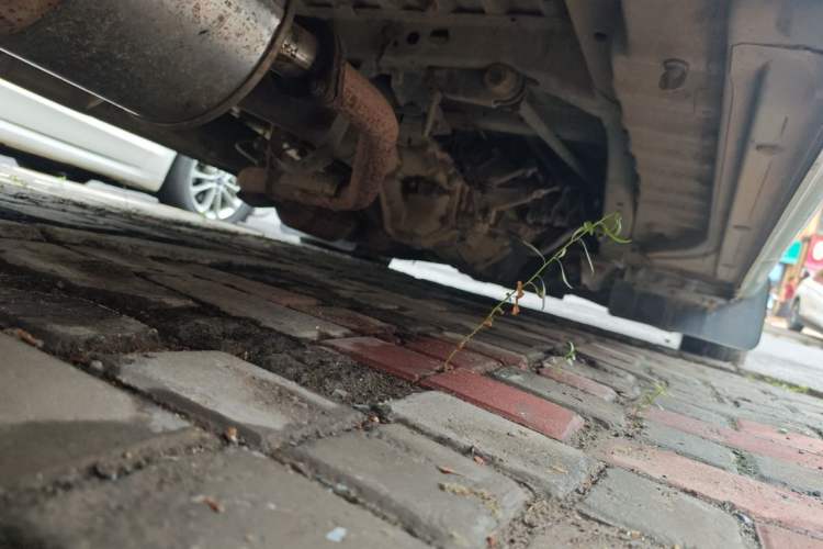 Used Jinbei Hiace 2011 2.0L 5th Generation Kuaiyunwang Standard Version 4G20B Chassis Rear Right