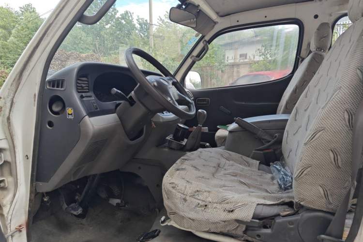 Used Jinbei Hiace 2011 2.0L Fifth-Generation Express Luxury V19 Driver Seat