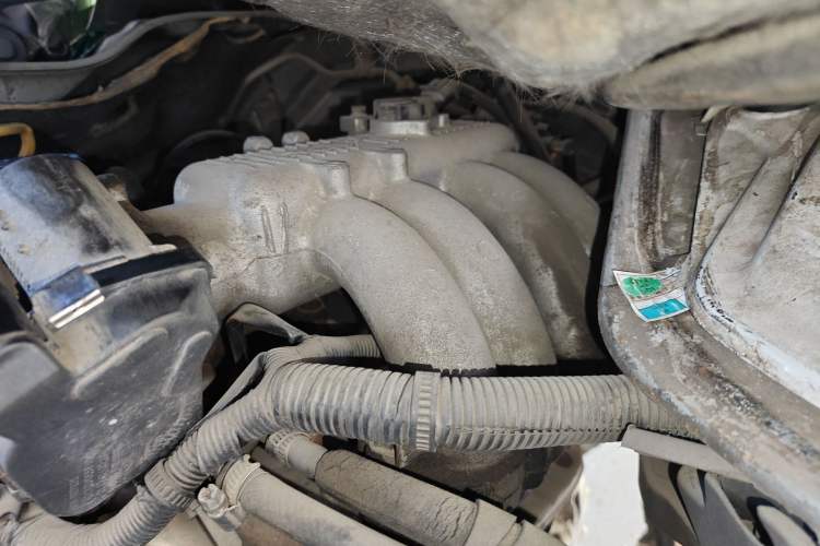 Used Jinbei Hiace 2011 2.0L Fifth-Generation Express Luxury V19 Engine Bay Left
