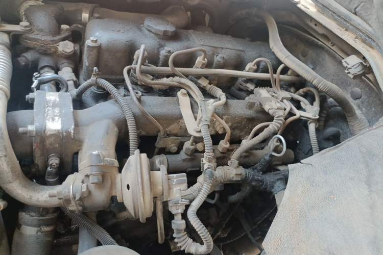 Used Jinbei Hiace 2011 2.5T Fifth-Generation Entrepreneur Edition Classic Version YC4FB90-36 Engine Bay Left