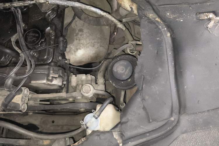Used Jinbei Hiace 2011 2.0L 5th Generation Power King Classic 4G20D4B Engine Bay Left