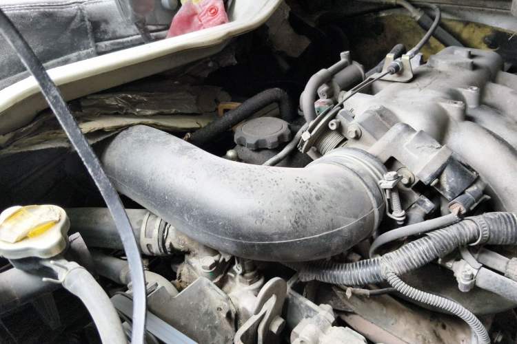 Used Jinbei Hiace 2011 2.0L Fifth-Generation Kuaiyunwang Standard Version 4G21B Engine Bay Right
