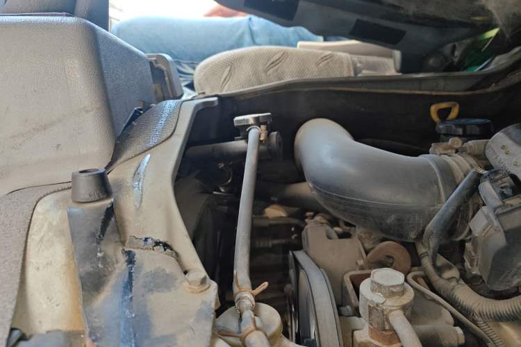 Used Jinbei Hiace 2011 2.0L Fifth-Generation Express Luxury V19 Engine Bay Right
