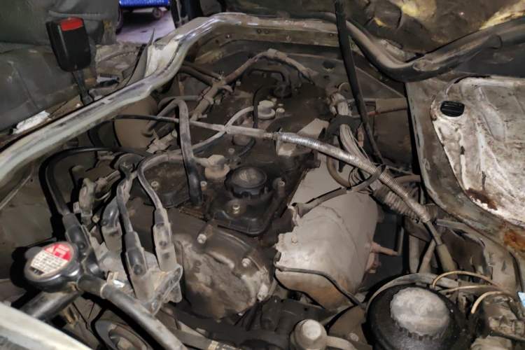 Used Jinbei Hiace 2011 2.0L 5th Generation Power King Classic 4G20D4B Engine Bay Right