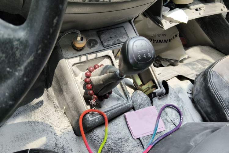 Used Jinbei Hiace 2011 2.0L Fifth-Generation Kuaiyunwang Standard Version 4G21B Gear Lever