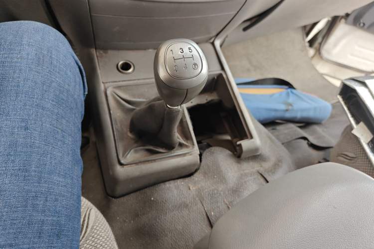 Used Jinbei Hiace 2011 2.0L Fifth-Generation Express Luxury V19 Gear Lever