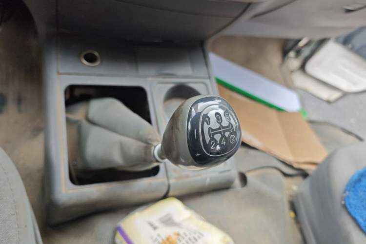 Used Jinbei Hiace 2011 2.0L 5th Generation Kuaiyunwang Standard Version 4G20B Gear Lever
