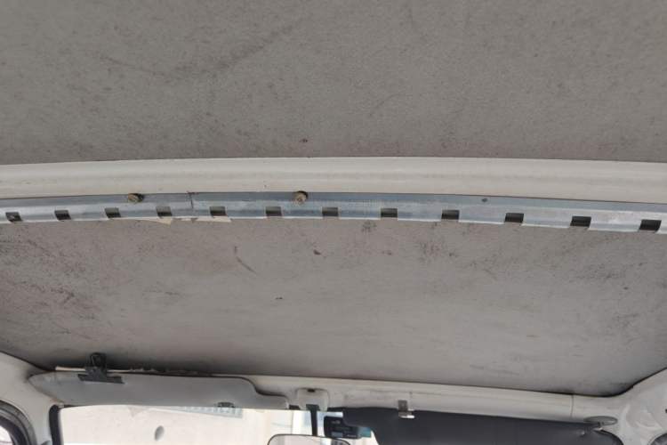Used Jinbei Hiace 2011 2.0L Fifth-Generation Express Luxury V19 Headliner