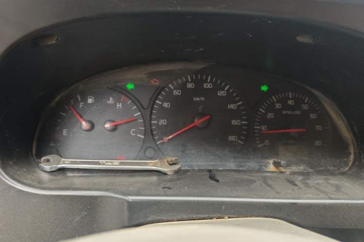 Used Jinbei Hiace 2011 2.0L 5th Generation Kuaiyunwang Standard Version 4G20B Instrument Cluster