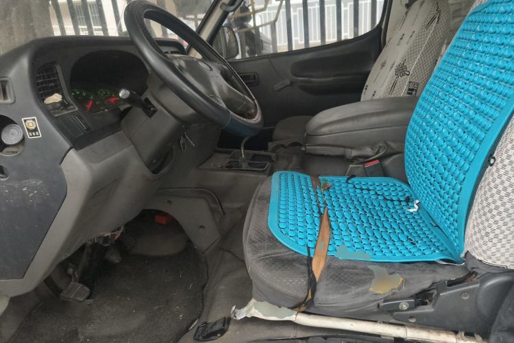 Used Jinbei Hiace 2011 2.0L 5th Generation Power King Classic 4G20D4B Left Front Seat