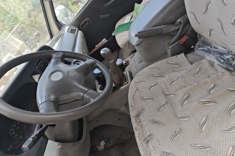 Used Jinbei Hiace 2011 2.0L Fifth-Generation Express Luxury V19 Left Front Seat