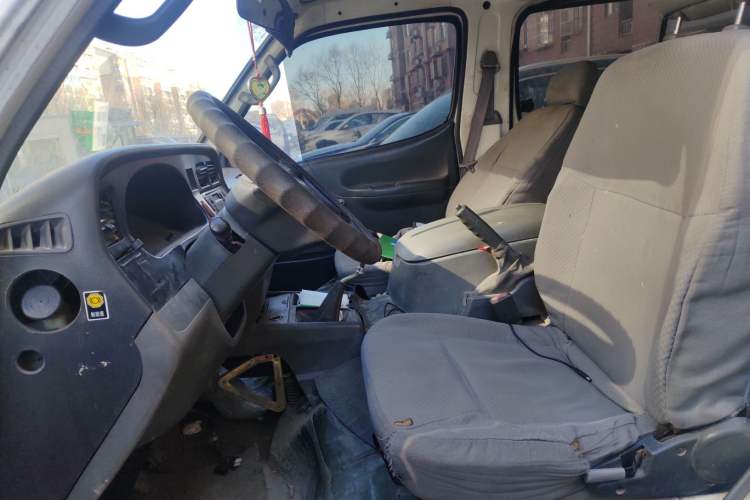 Used Jinbei Hiace 2011 2.0L 5th Generation Power King Classic 4G20D4B Left Front Seat