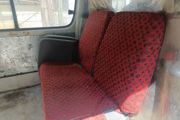 Used Jinbei Hiace 2011 2.5T Fifth-Generation Entrepreneur Edition Classic Version YC4FB90-36 Left Rear Seat
