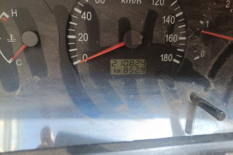 Used Jinbei Hiace 2011 2.5T Fifth-Generation Entrepreneur Edition Classic Version YC4FB90-36 Odometer Close Up