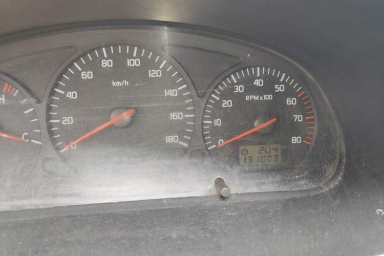 Used Jinbei Hiace 2011 2.0L Fifth-Generation Express Luxury V19 Odometer Close Up