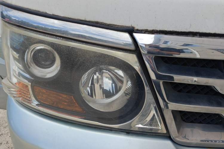 Used Jinbei Hiace 2011 2.0L Fifth-Generation Express Luxury V19 Right Front Headlight