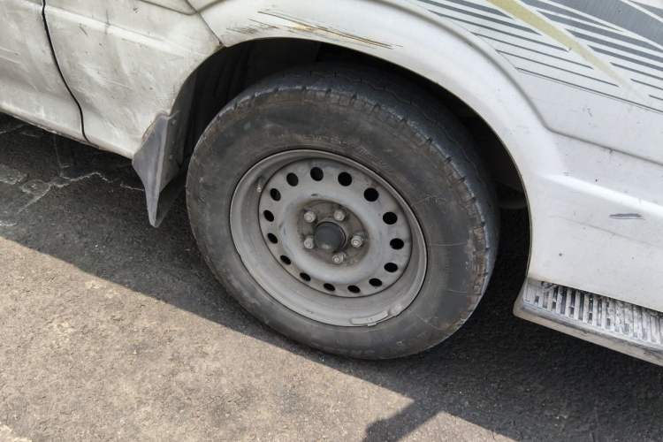 Used Jinbei Hiace 2011 2.0L Fifth-Generation Kuaiyunwang Standard Version 4G21B Right Front Wheel Hub