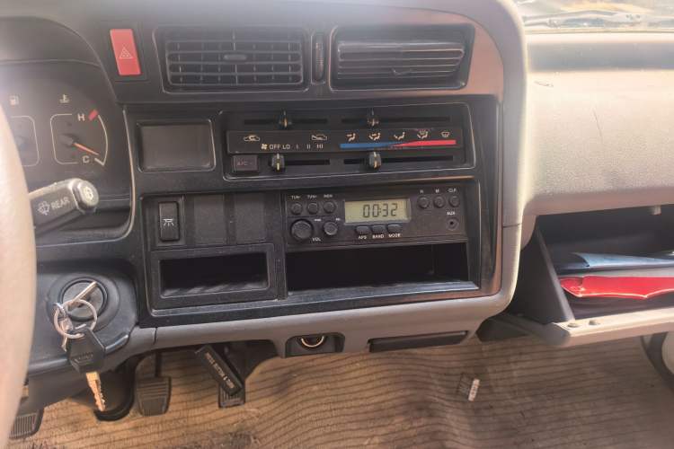 Used Jinbei Hiace 2011 2.0L Fifth-Generation Xiangyun Classic 4G20D4B Audio And AC Panel