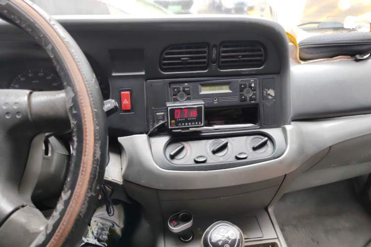 Used Jinbei Hiace 2011 2.0L 5th Generation Kuaiyunwang Comfort Z-Type 4G19 Audio And AC Panel