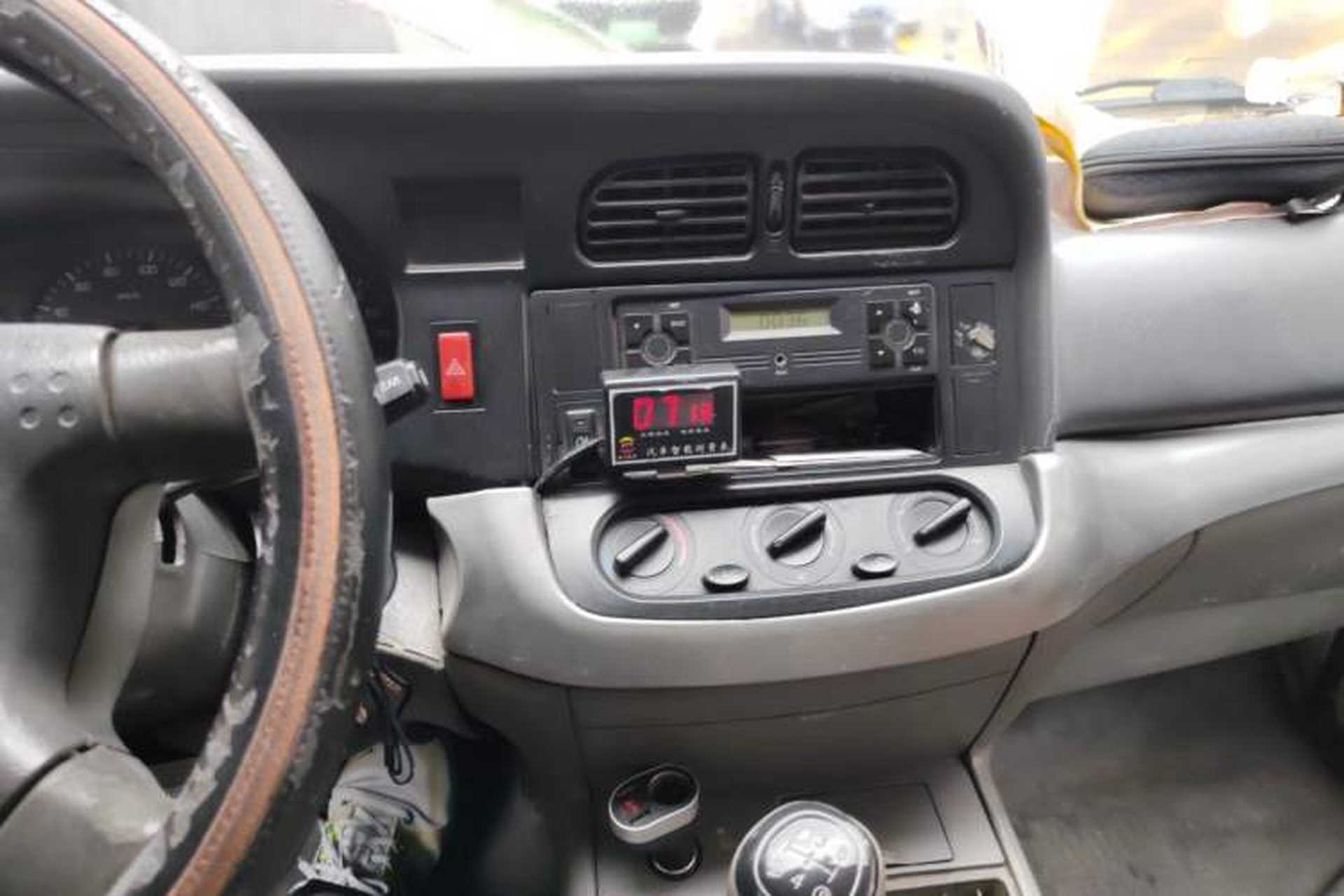Used Jinbei Hiace 2011 2.0L 5th Generation Kuaiyunwang Comfort Z-Type 4G19 Audio And AC Panel