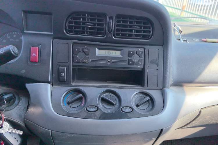 Used Jinbei Hiace 2011 2.0L 5th Generation Kuaiyunwang Standard Version 4G20B Audio And AC Panel
