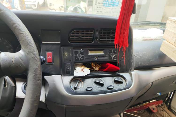 Used Jinbei Hiace 2011 2.0L 5th Generation Kuaiyunwang Standard Version 4G19 Audio And AC Panel