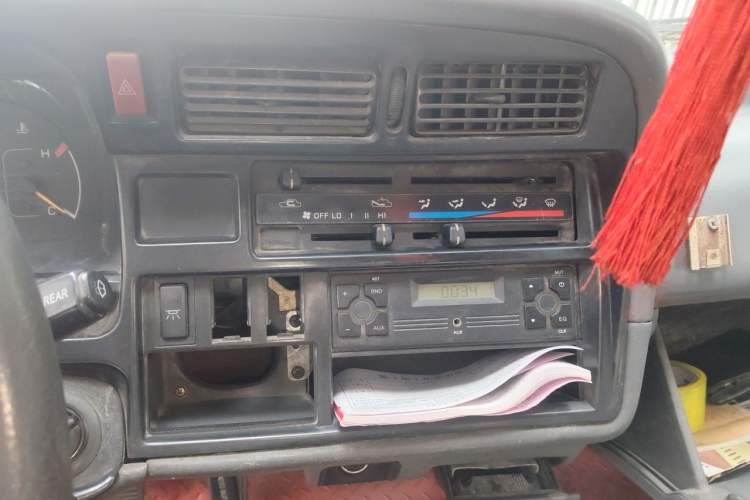 Used Jinbei Hiace 2011 2.0L 5th Generation Kuaiyunwang Standard Version 4G19 Audio And AC Panel