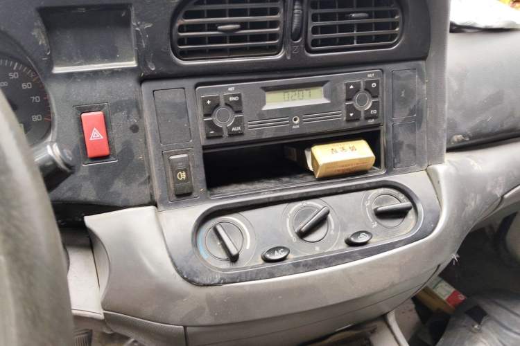 Used Jinbei Hiace 2011 2.0L 5th Generation Kuaiyunwang Standard Version 4G19 Audio And AC Panel