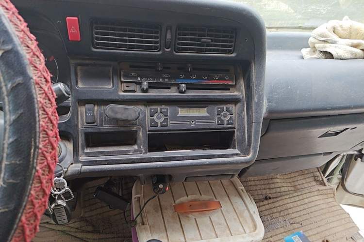 Used Jinbei Hiace 2011 2.0L 5th Generation Xiangyun Comfort Version 4G20D4B Audio And AC Panel