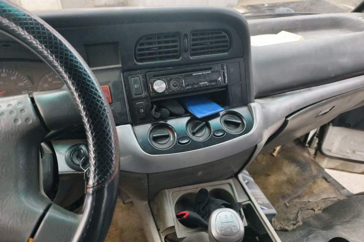 Used Jinbei Hiace 2011 2.0L Fifth-Generation Kuaiyunwang Standard Version 4G21B Audio And AC Panel