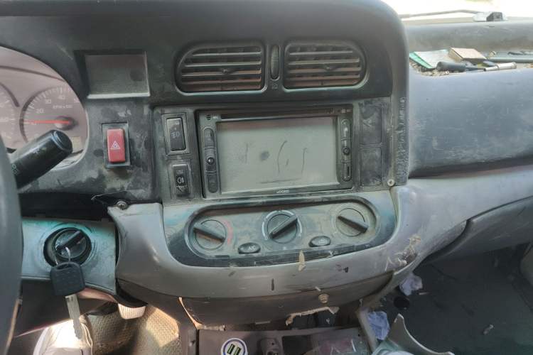 Used Jinbei Hiace 2011 2.0L 5th Generation Kuaiyunwang Comfort Type K 4G19 Audio And AC Panel