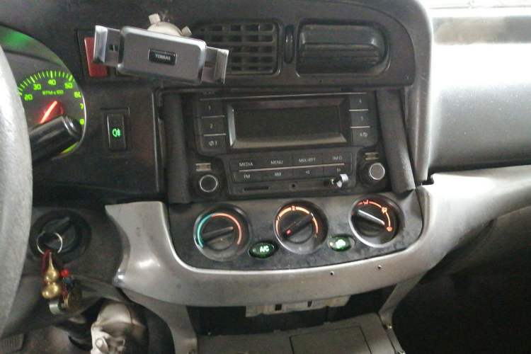 Used Jinbei Hiace 2011 2.0L Fifth-Generation Kuaiyun Classic Model V20 Audio And AC Panel