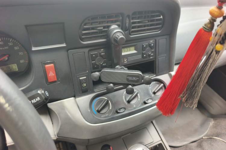Used Jinbei Hiace 2011 2.0L 5th Generation Kuaiyunwang Luxury Edition 4G19 Audio And AC Panel