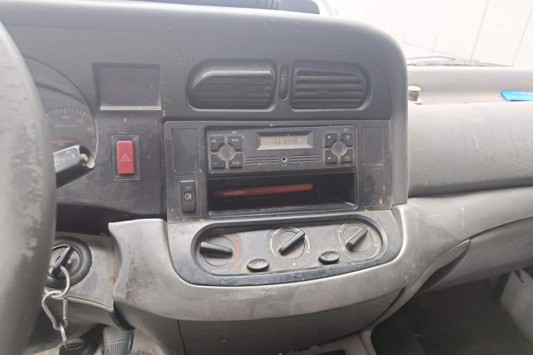 Used Jinbei Hiace 2011 2.0L 5th Generation Kuaiyunwang Luxury Edition 4G19 Audio And AC Panel