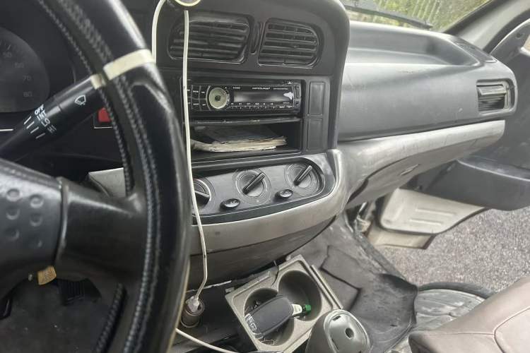 Used Jinbei Hiace 2011 2.0L 5th Generation Kuaiyunwang Standard Version 4G20B Audio And AC Panel