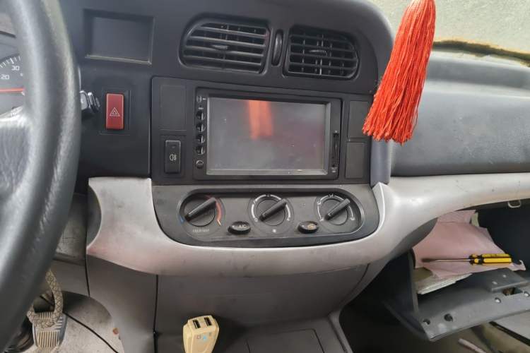 Used Jinbei Hiace 2011 2.0L 5th Generation Kuaiyunwang Standard Version 4G19 Audio And AC Panel