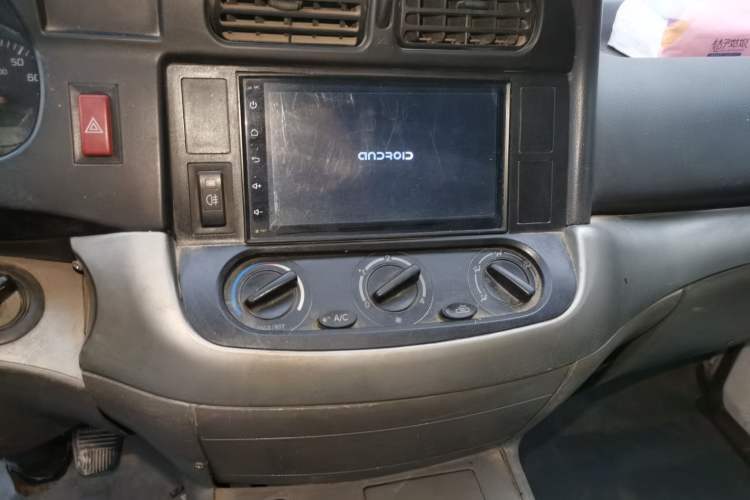 Used Jinbei Hiace 2011 2.0L 5th Generation Kuaiyunwang Luxury Edition 4G19 Audio And AC Panel