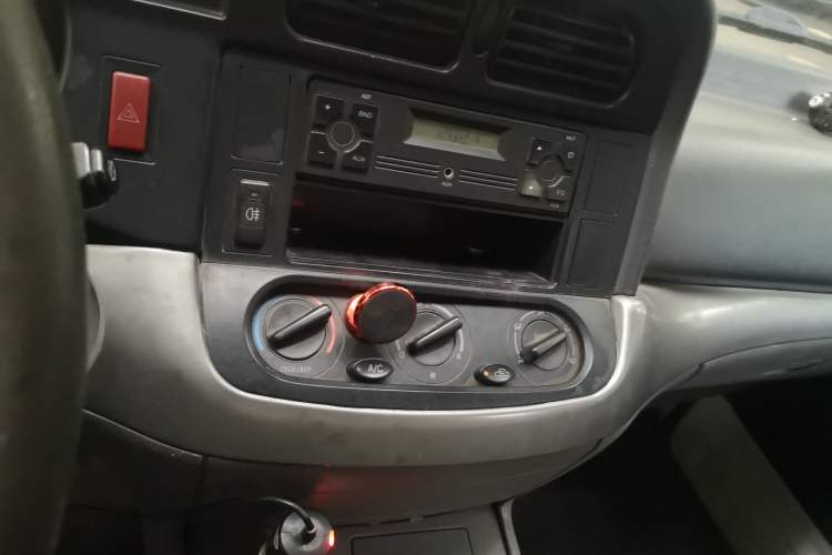Used Jinbei Hiace 2011 2.0L 5th Generation Kuaiyunwang Luxury Version 4G20B Audio And AC Panel