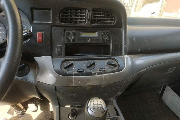 Used Jinbei Hiace 2011 2.0L 5th Generation Kuaiyunwang Comfort Type K 4G19 Audio And AC Panel