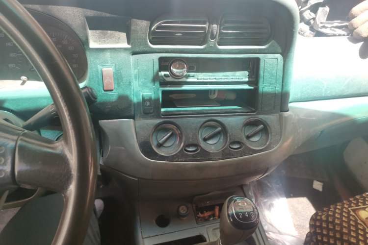 Used Jinbei Hiace 2011 2.0L 5th Generation Kuaiyunwang Standard Version 4G19 Audio And AC Panel