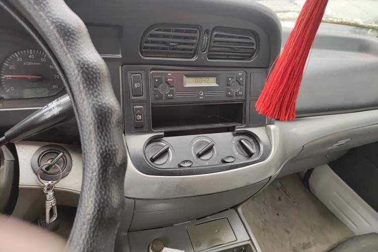 Used Jinbei Hiace 2011 2.0L Fifth-Generation Express Luxury V19 Audio And AC Panel