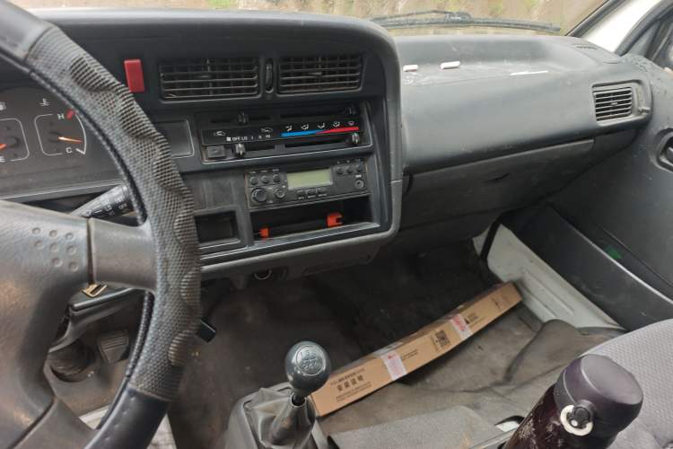 Used Jinbei Hiace 2011 2.0L 5th Generation Kuaiyunwang Standard Version 4G19 Audio And AC Panel