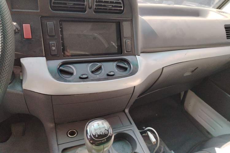Used Jinbei Hiace 2011 2.0L 5th Generation Xiangyun Comfort Version 4G20D4B Audio And AC Panel